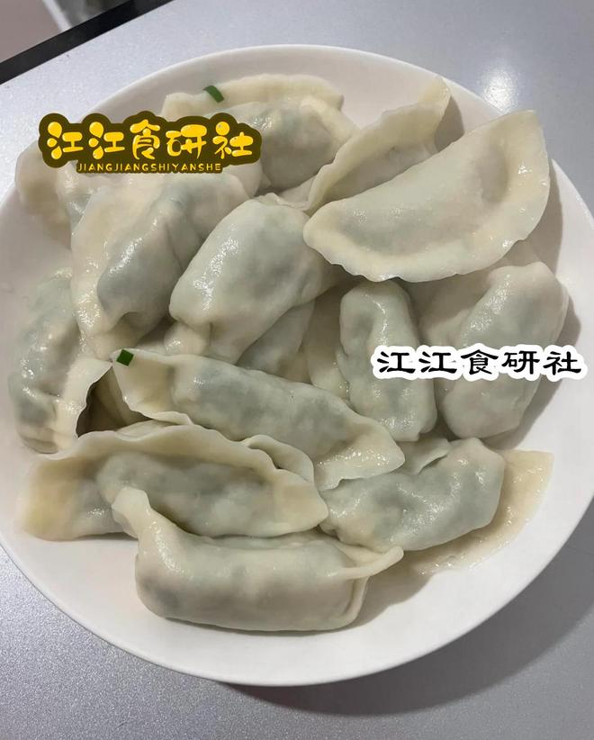 菜饺子馅一汁香哭了！拌馅秘诀全在这PG麻将胡了模拟器北方妈妈私藏的韭(图1)