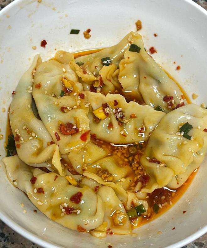 菜饺子馅一汁香哭了！拌馅秘诀全在这PG麻将胡了模拟器北方妈妈私藏的韭(图3)