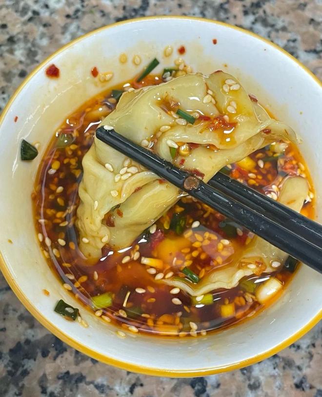 菜饺子馅一汁香哭了！拌馅秘诀全在这PG麻将胡了模拟器北方妈妈私藏的韭(图7)